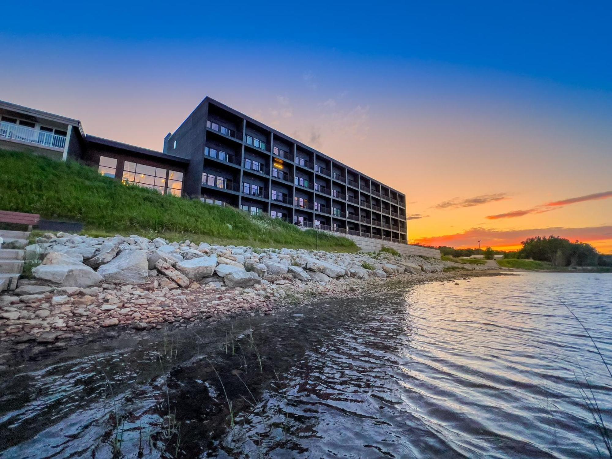 Terrace Bay Hotel - Lakefront Escanaba Exterior foto